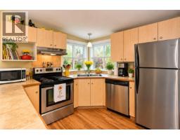2834 Wyndeatt Ave, Saanich, BC V9A2L8 Photo 45