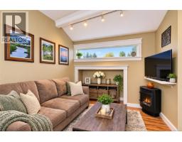 2834 Wyndeatt Ave, Saanich, BC V9A2L8 Photo 47