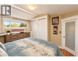 2834 Wyndeatt Ave, Saanich, BC V9A2L8 Photo 50