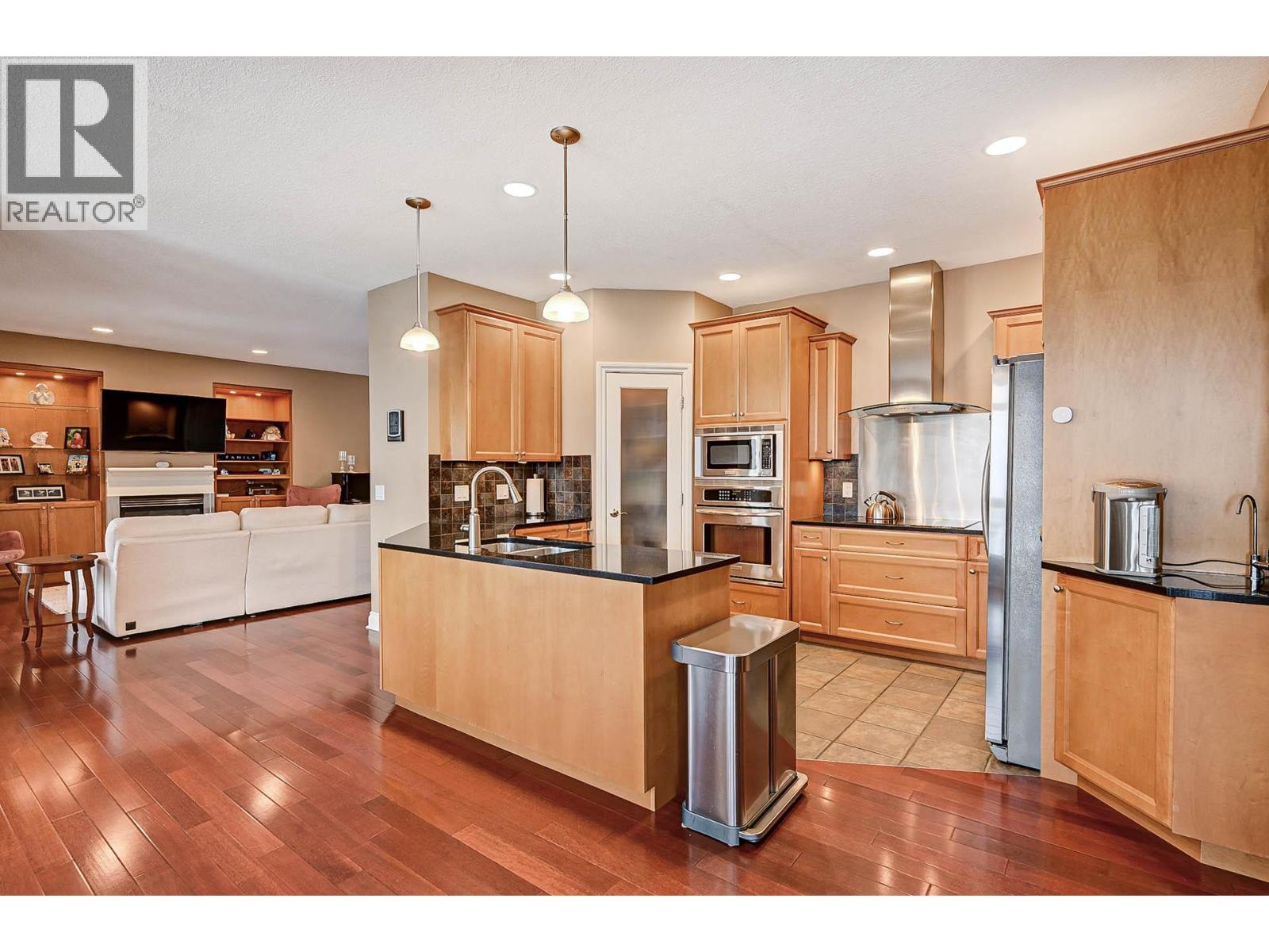 422 AZURE Place - 8