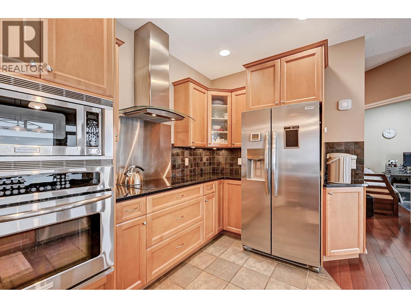 422 AZURE Place - 11