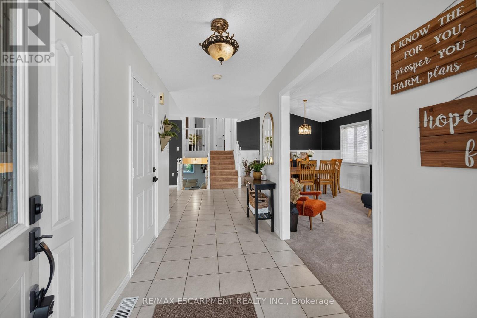 37 Glenhollow Drive, Hamilton, ON photo 3