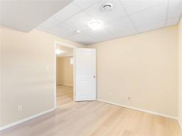 35 Lark Ridge Way, Winnipeg, MB R3Y0V4 Photo 46