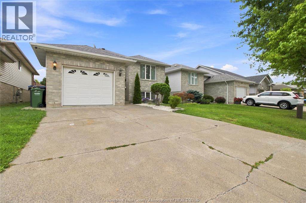 2424 TIMBERCREST AVENUE, Windsor — photo 2