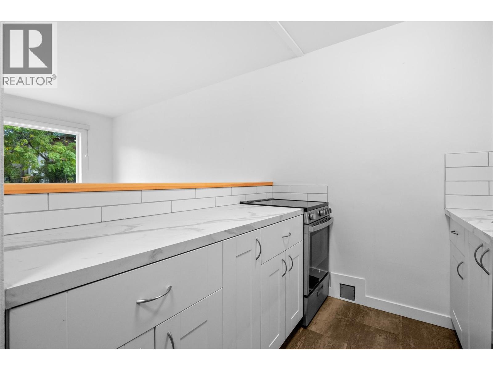 909 Fairview Road - 4