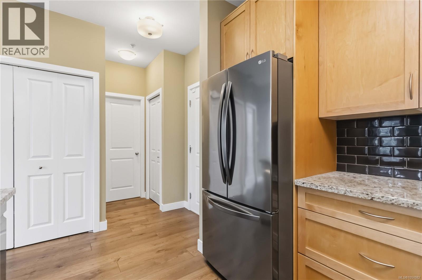 #410 611 Goldstream Ave - 17
