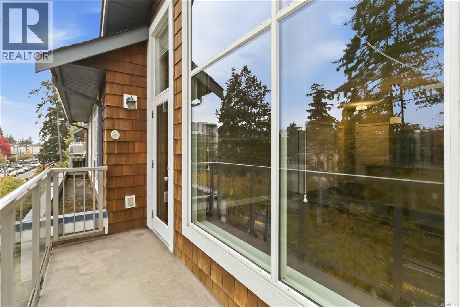 #410 611 Goldstream Ave - 33