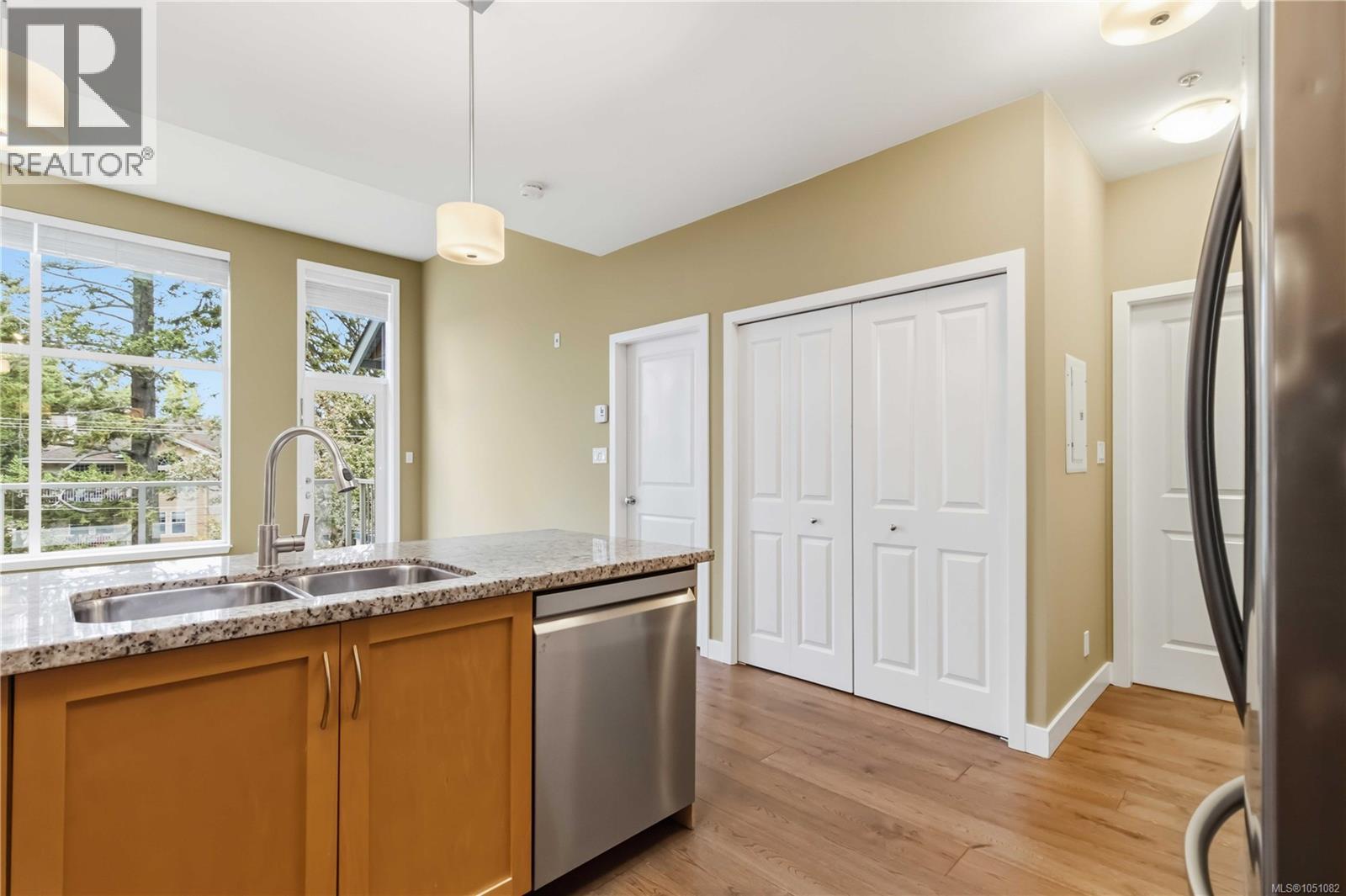 #410 611 Goldstream Ave - 18