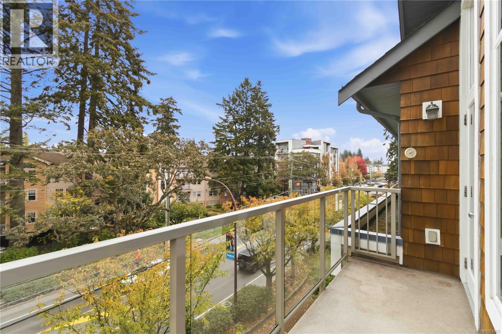 #410 611 Goldstream Ave - 34