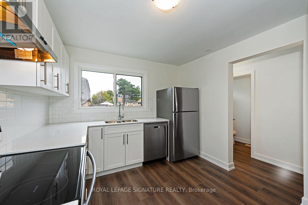 #3 20 ANNA CAPRI DRIVE - 12