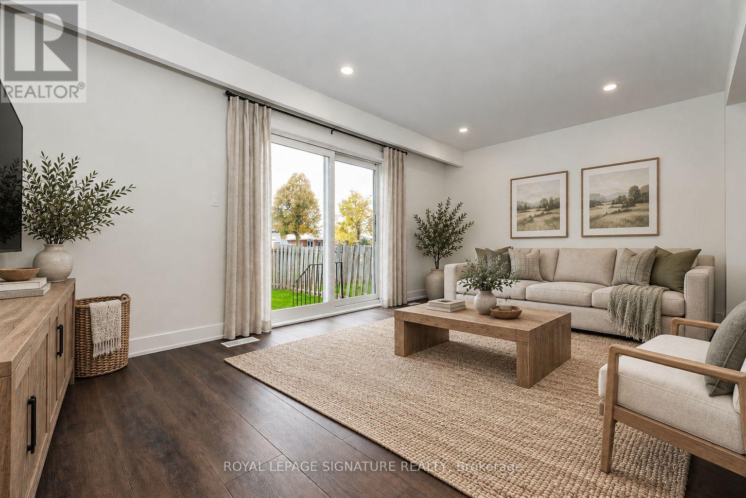 #3 20 ANNA CAPRI DRIVE - 22
