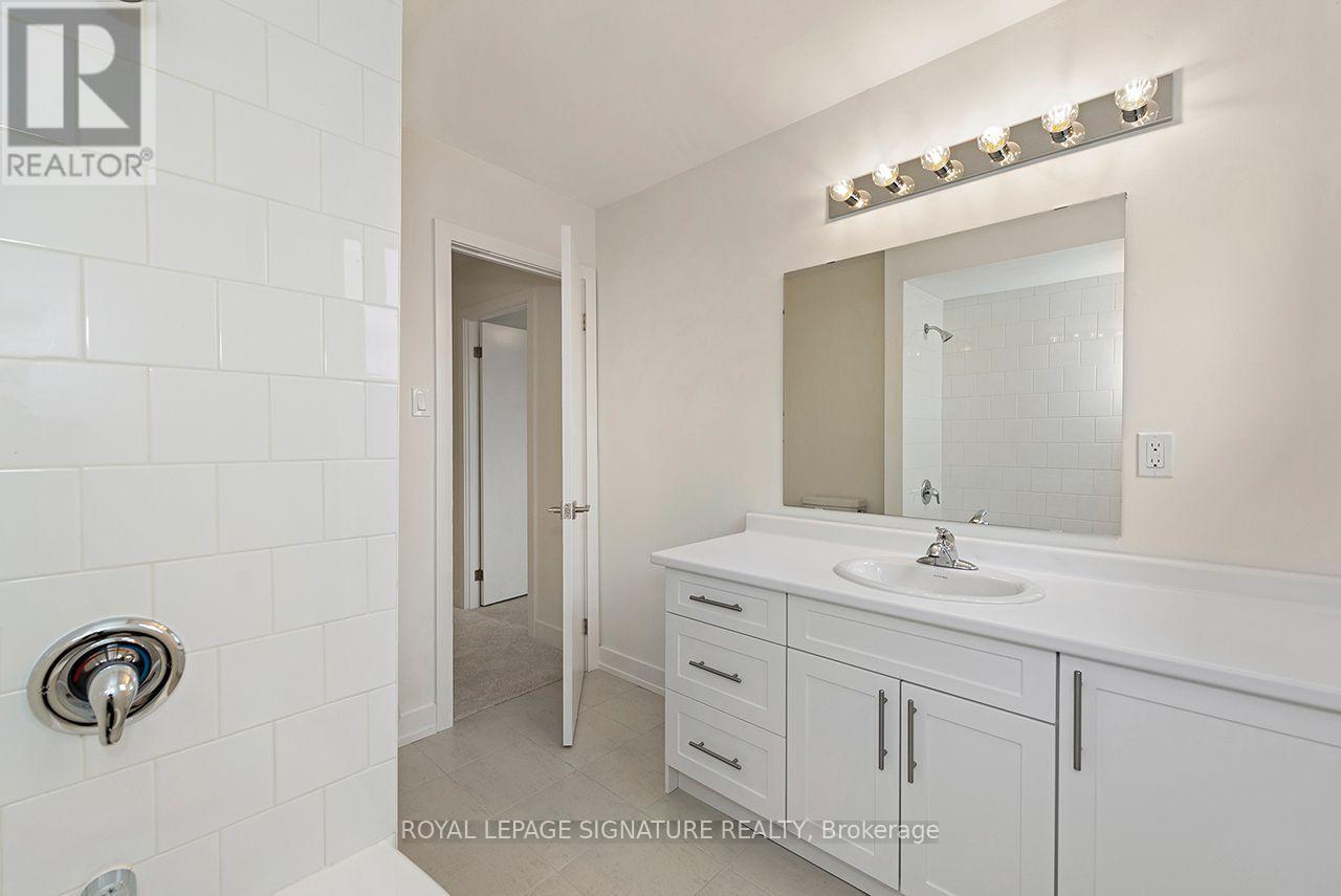 #3 20 ANNA CAPRI DRIVE - 24