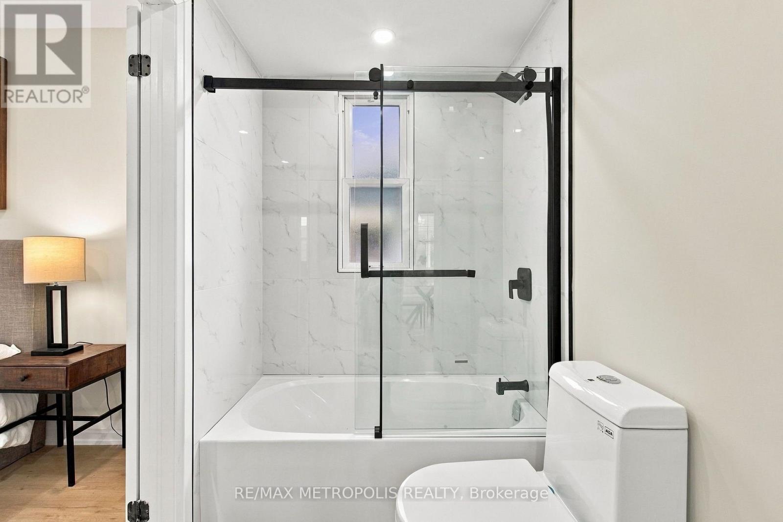 488 Mckellar Street — photo 18