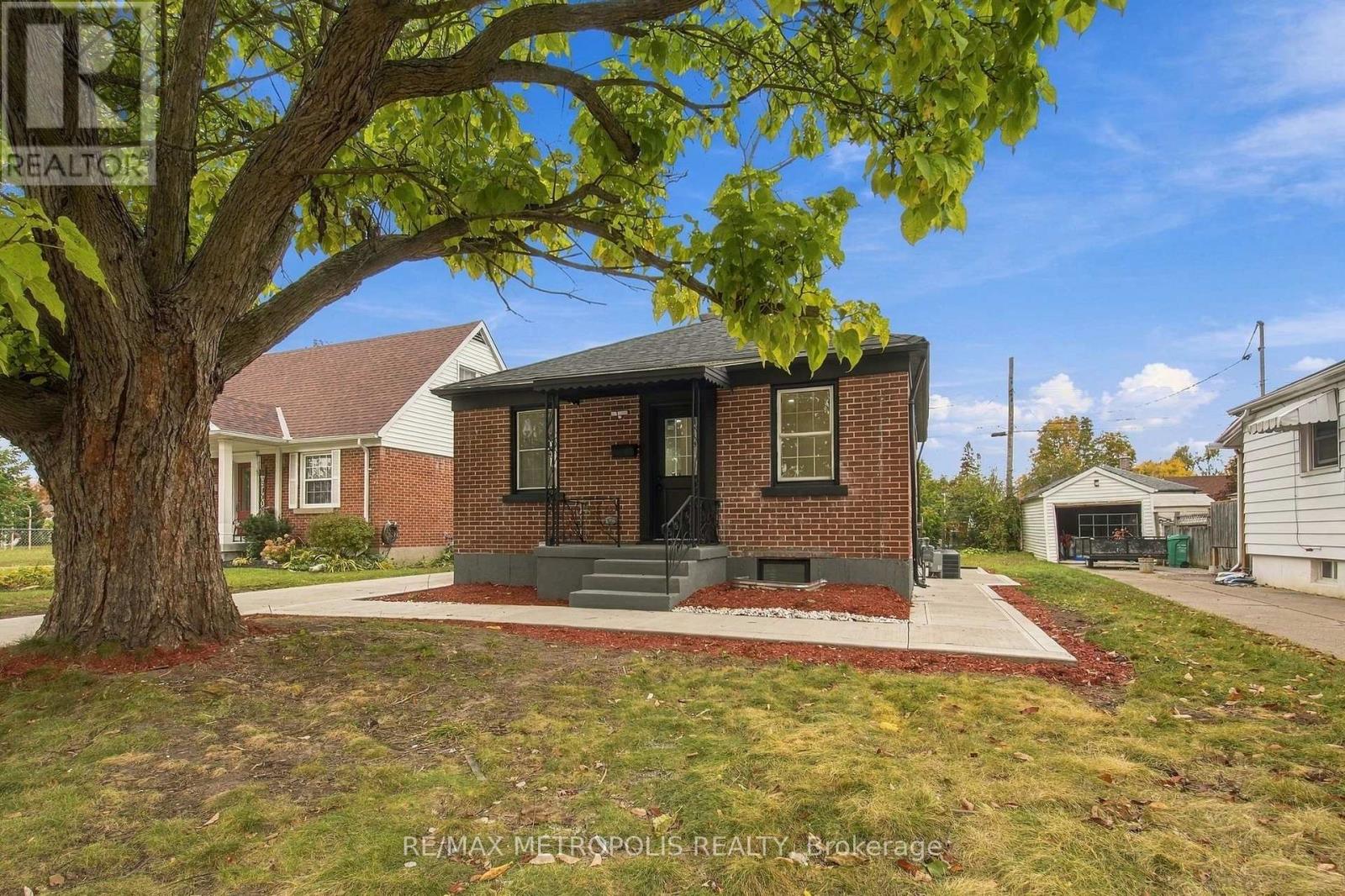 488 MCKELLAR STREET, Peterborough (Otonabee Ward 1) — photo 2