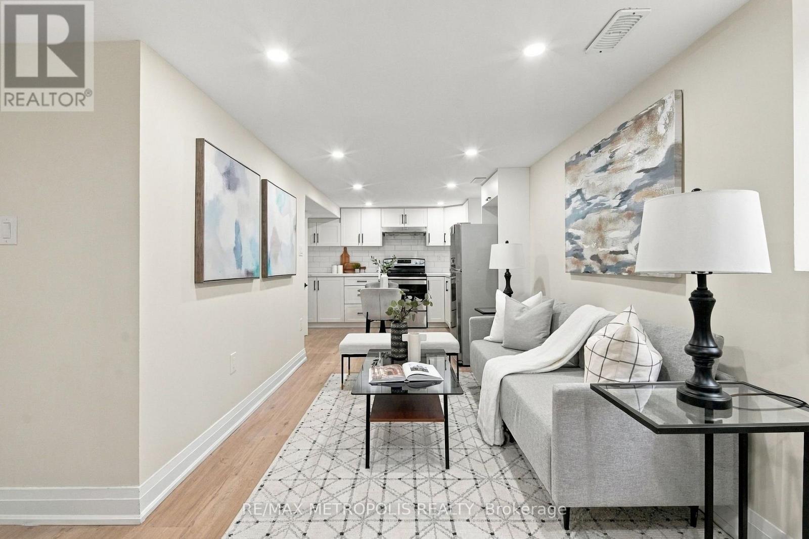488 Mckellar Street — photo 20