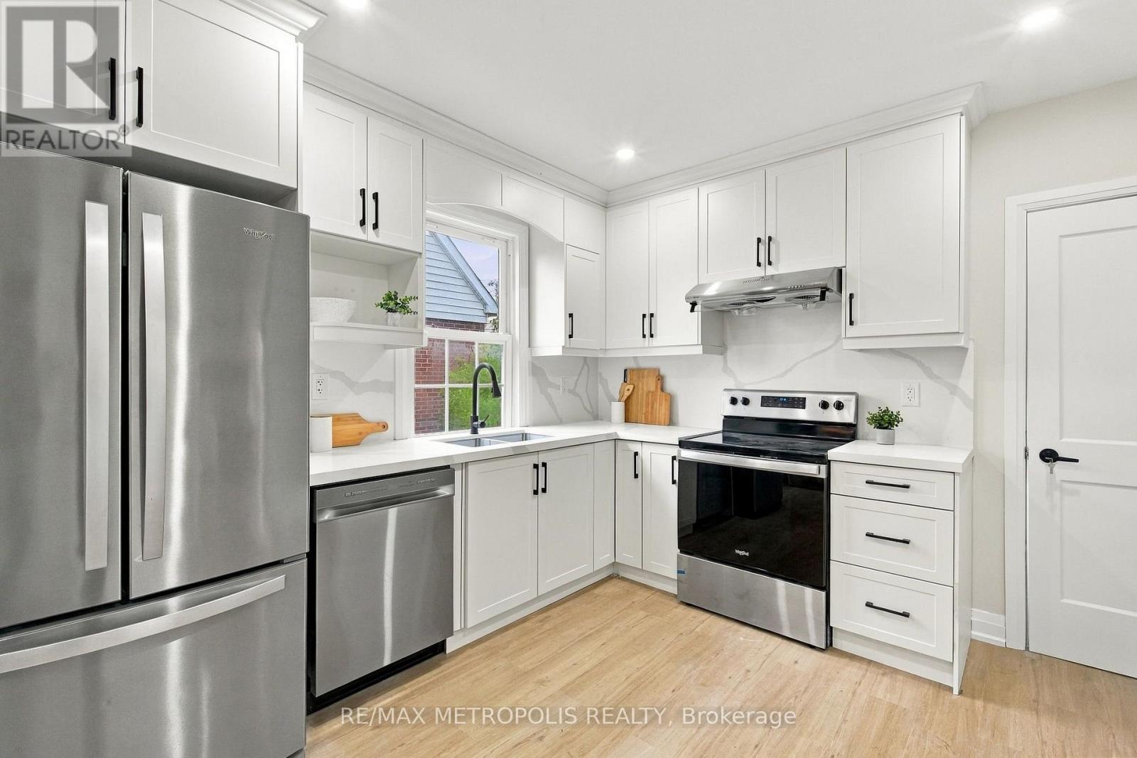 488 MCKELLAR STREET - 9