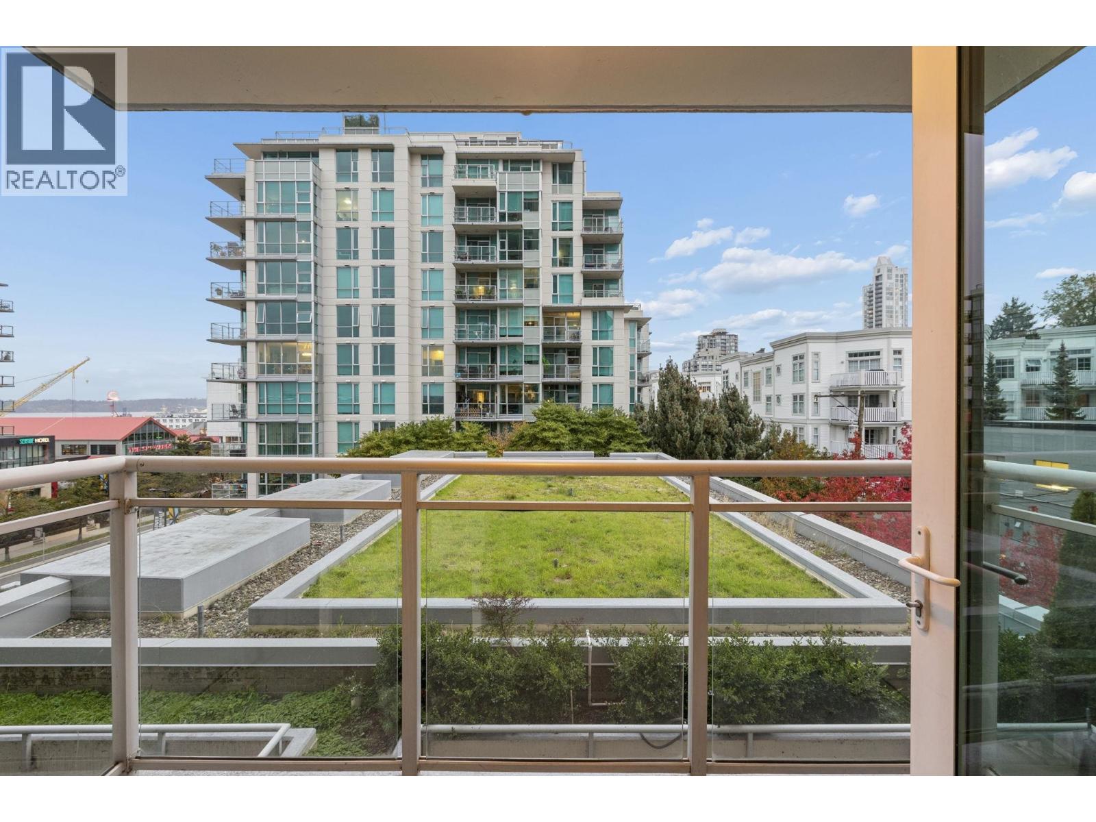 607 188 E ESPLANADE property photograph