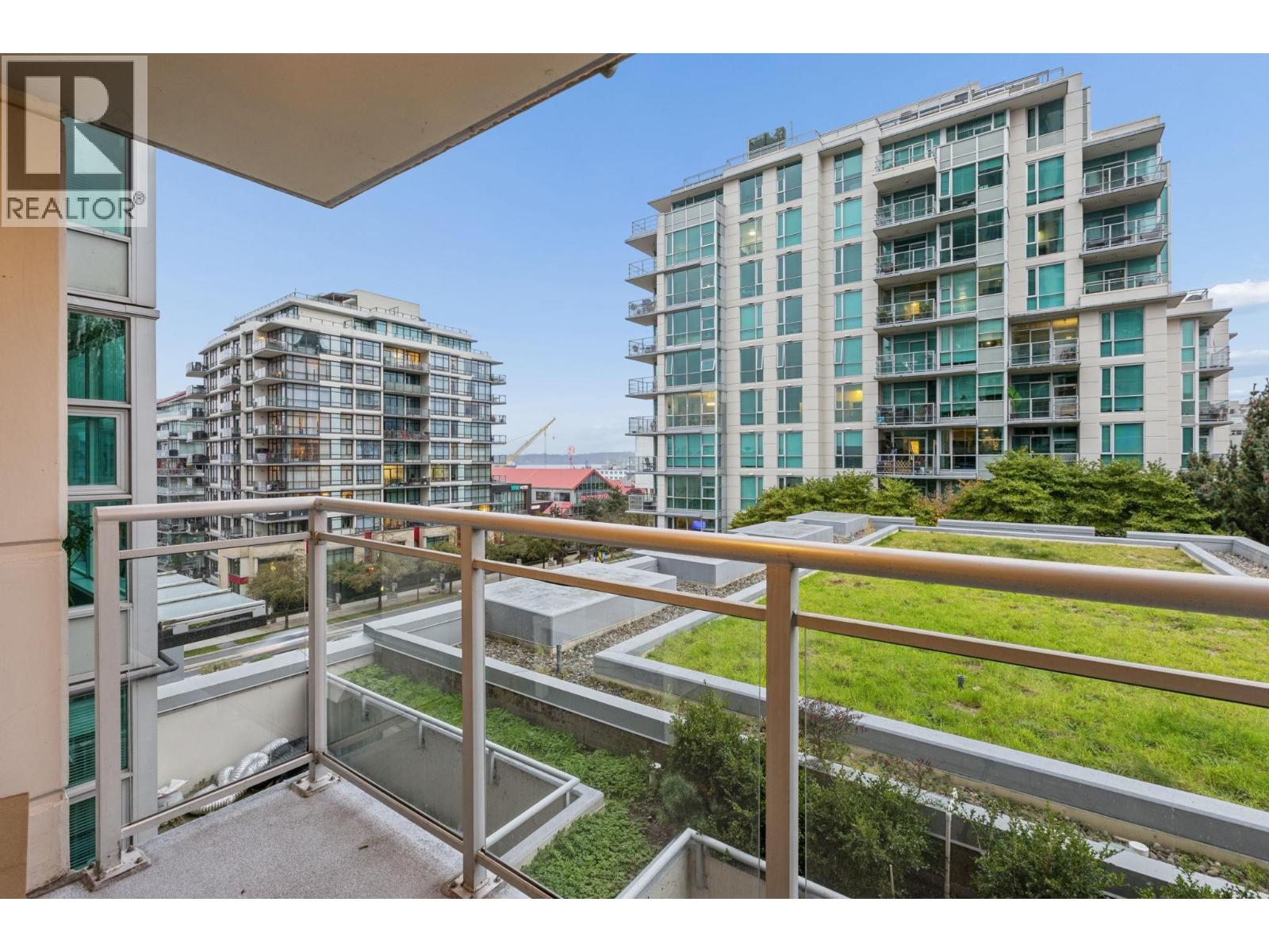 607 188 E ESPLANADE property photograph