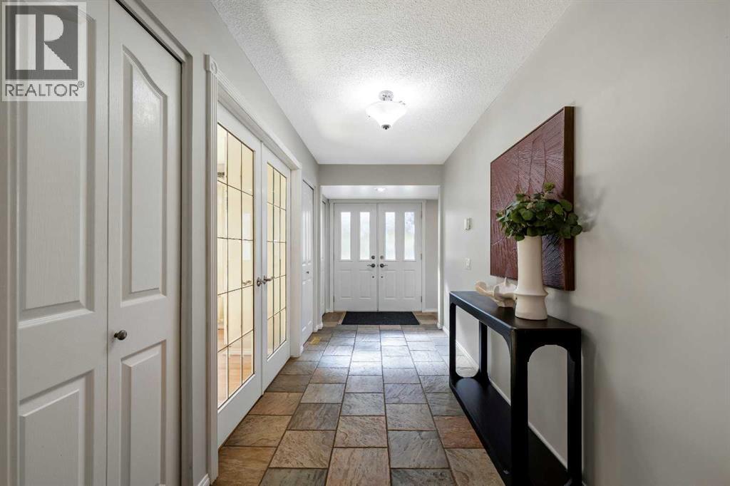 224 Varsity Crescent NW - 3