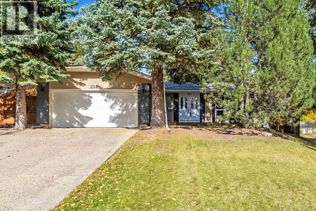 224 Varsity Crescent NW - 2