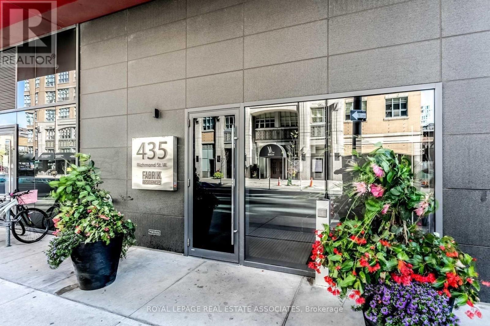 435 Richmond Street West — photo 17