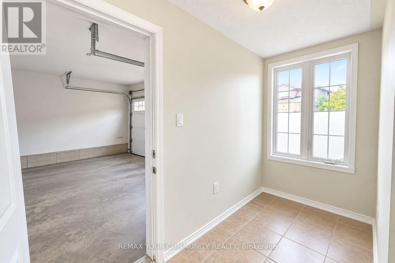 10 Armstrong Crescent — photo 16
