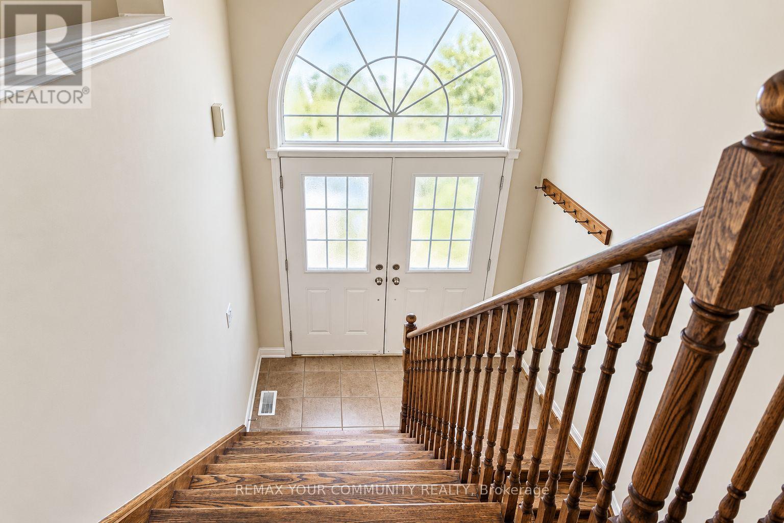 MAIN FL - 10 ARMSTRONG CRESCENT, Bradford West Gwillimbury (Bradford) — photo 2