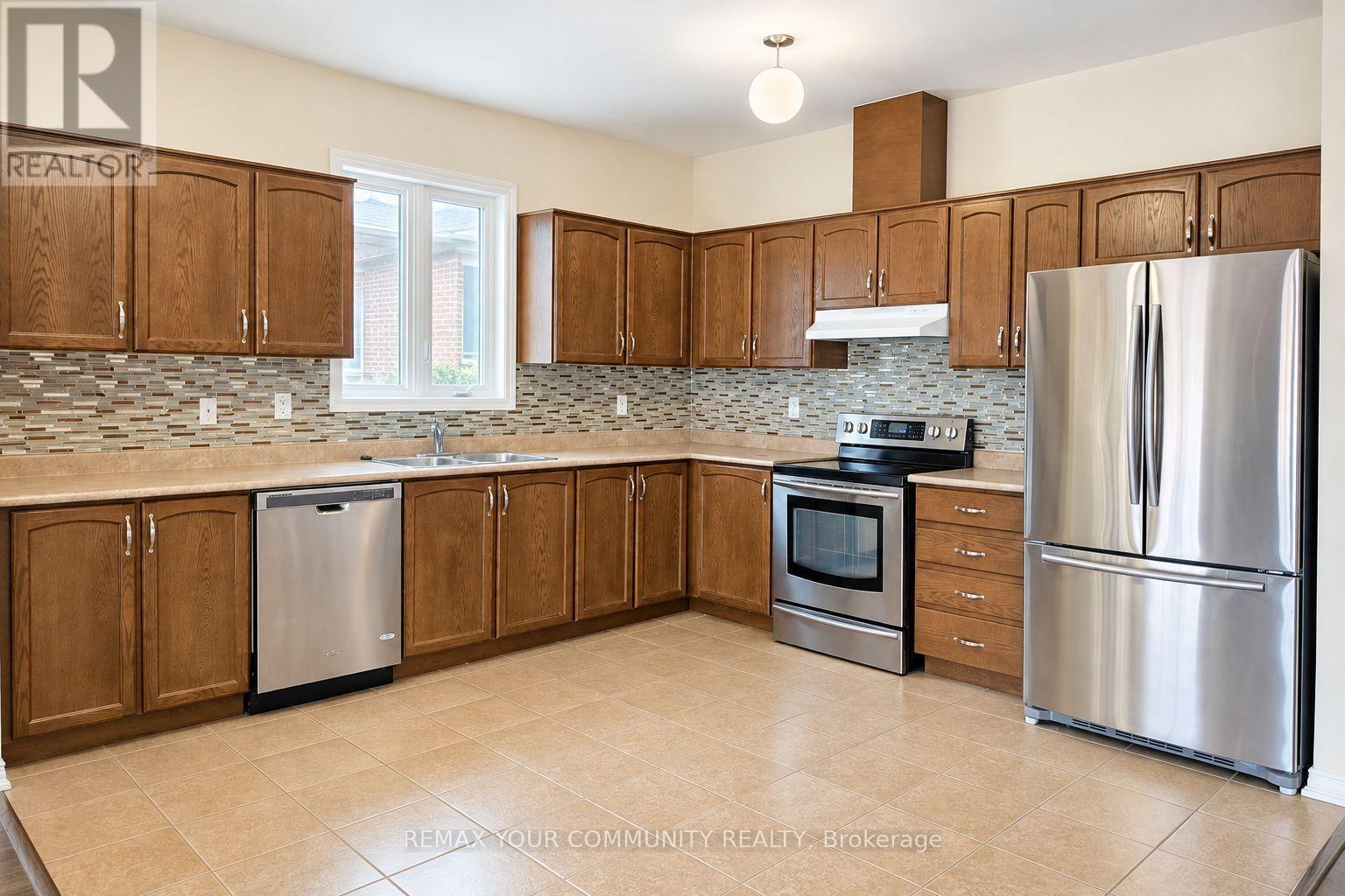 MAIN FL - 10 ARMSTRONG CRESCENT, Bradford West Gwillimbury (Bradford) — photo 5