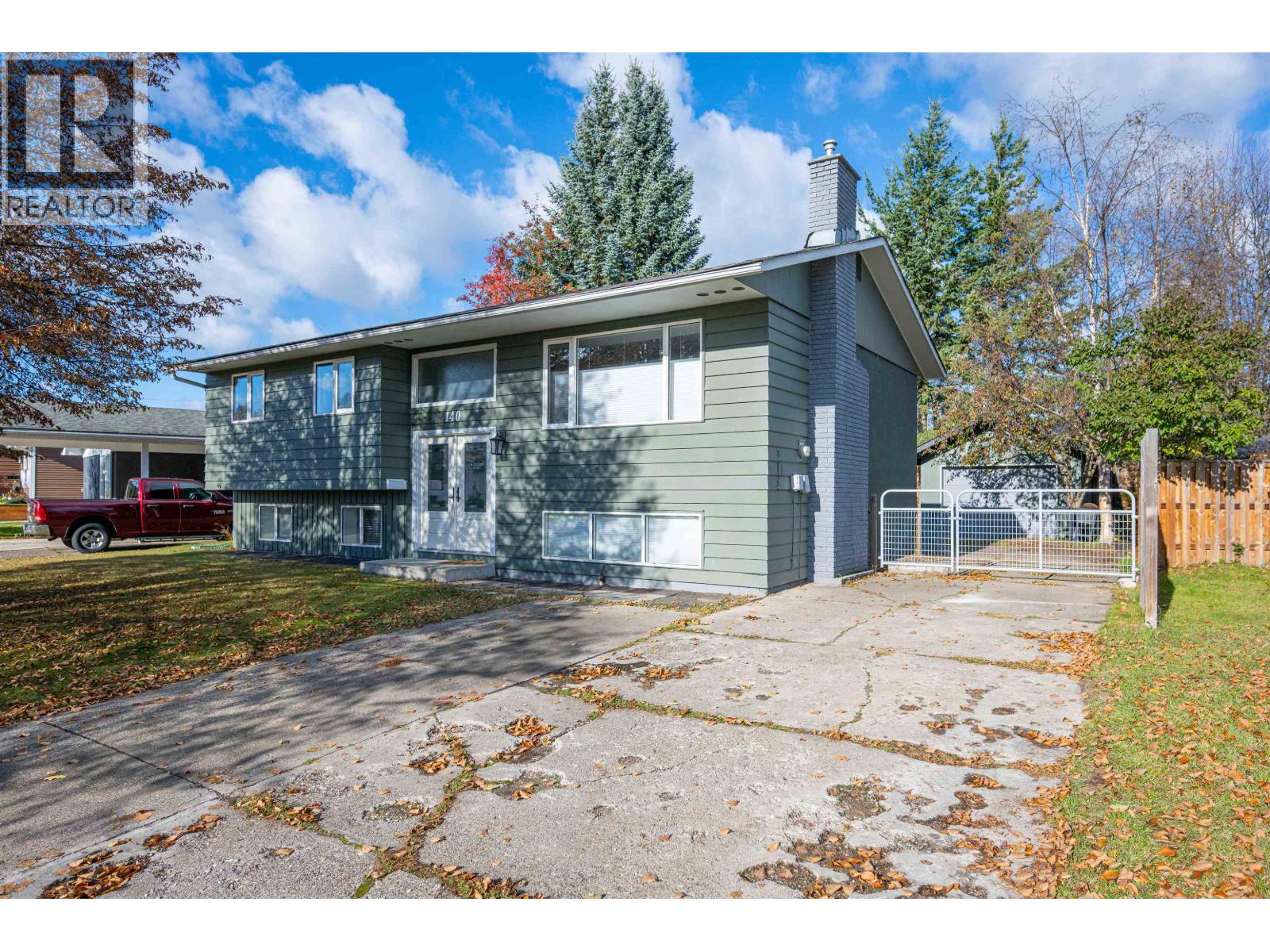 140 MCKINLEY CRESCENT - 1