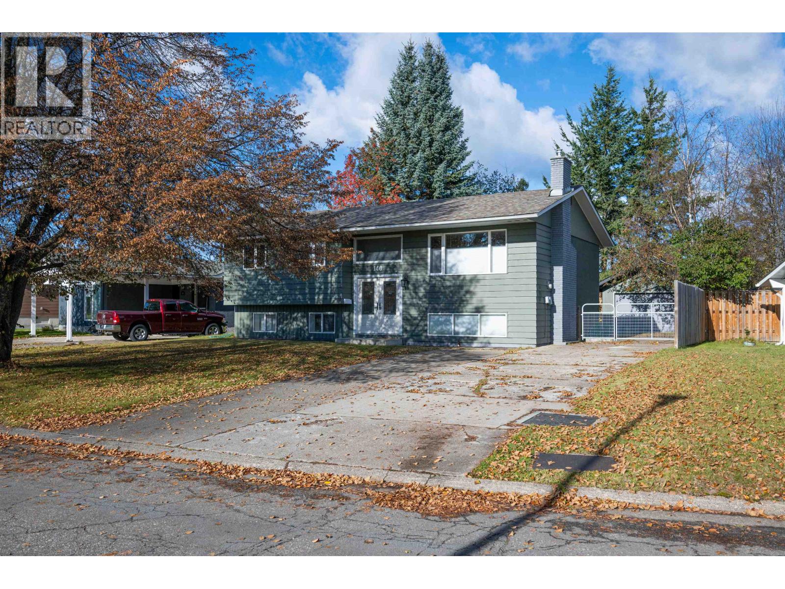 140 MCKINLEY CRESCENT - 2