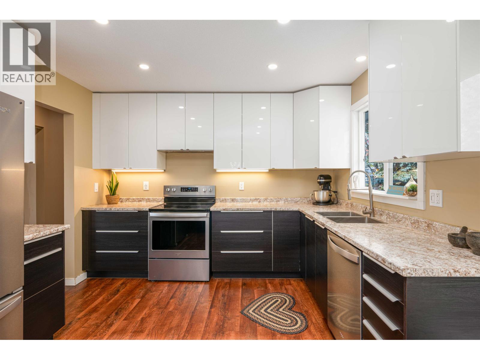 140 MCKINLEY CRESCENT - 10