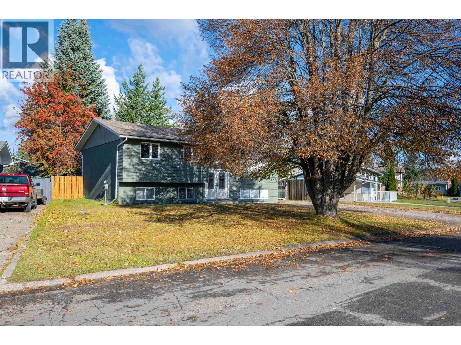 140 MCKINLEY CRESCENT - 4
