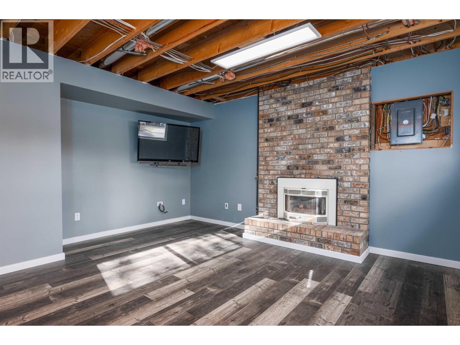 140 MCKINLEY CRESCENT - 24
