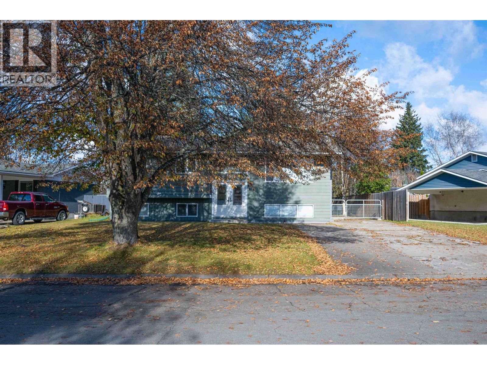 140 MCKINLEY CRESCENT - 3