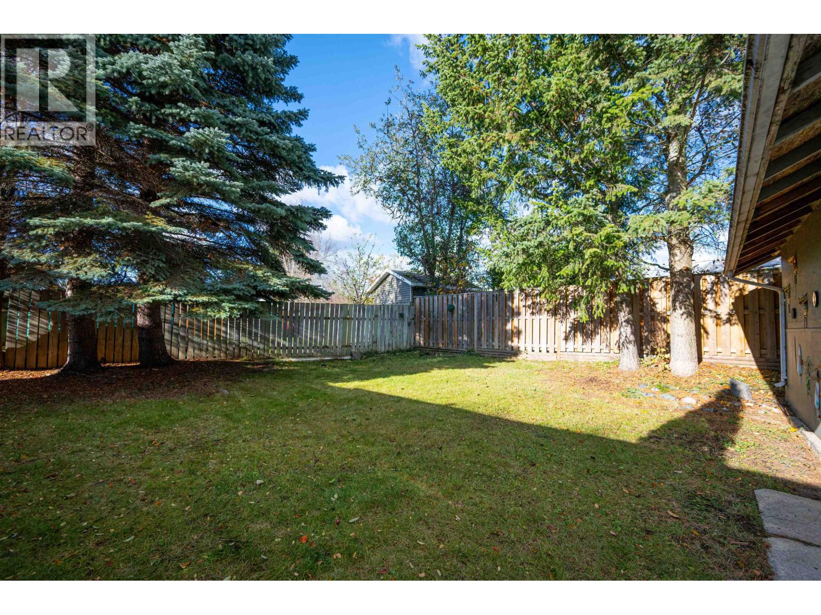 140 MCKINLEY CRESCENT - 33