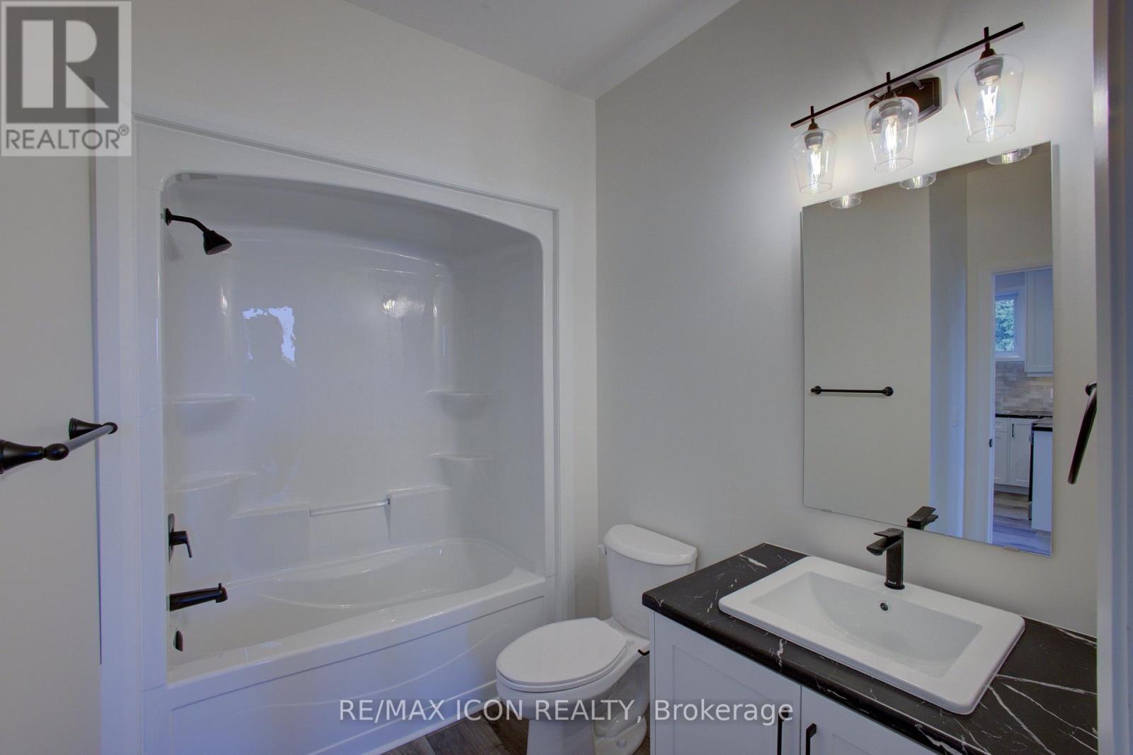 440 King Street East — photo 11