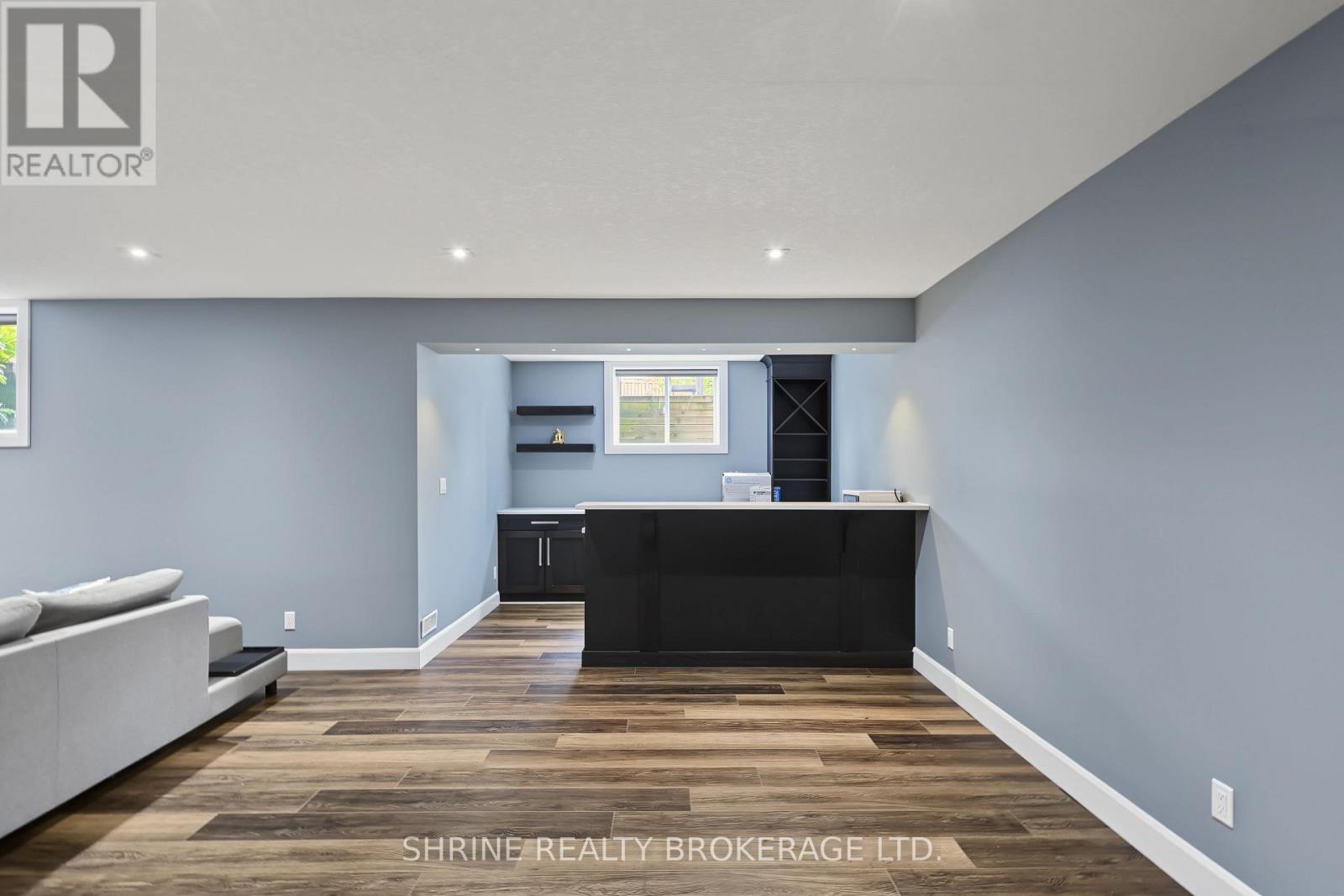 977 Longworth Road — photo 36