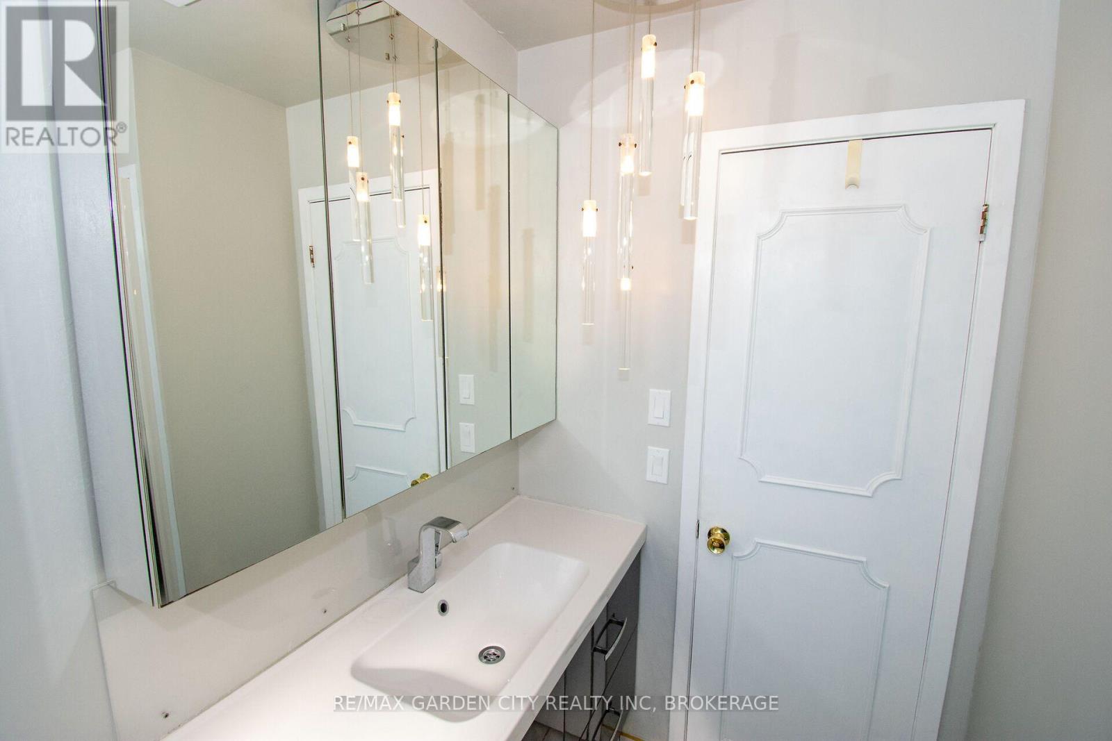 15 Karen Crescent — photo 24