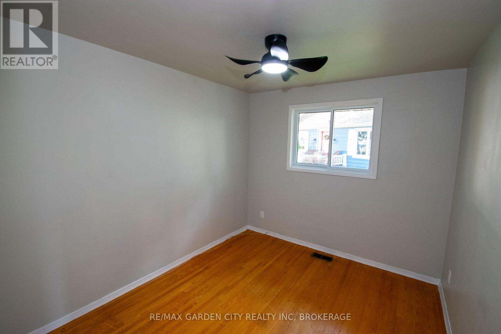 15 KAREN CRESCENT - 28