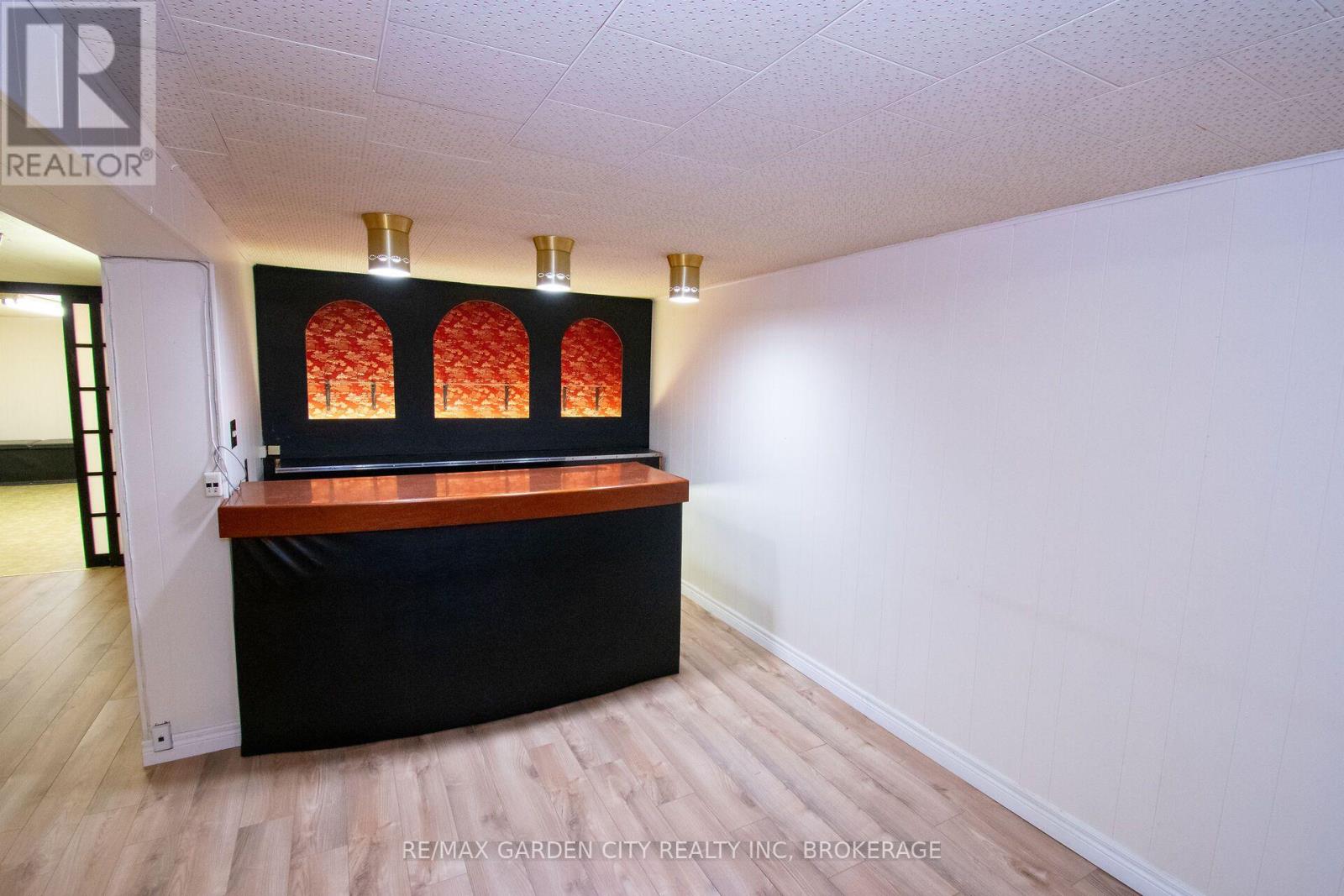 15 Karen Crescent — photo 37