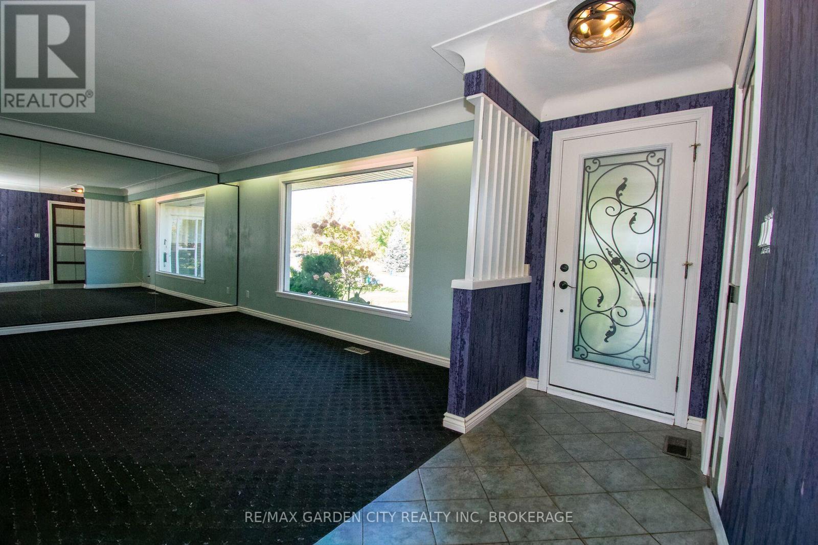15 Karen Crescent — photo 4