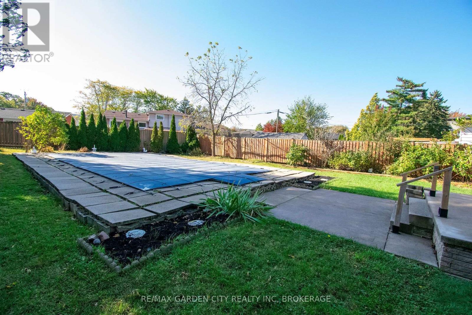 15 KAREN CRESCENT - 46