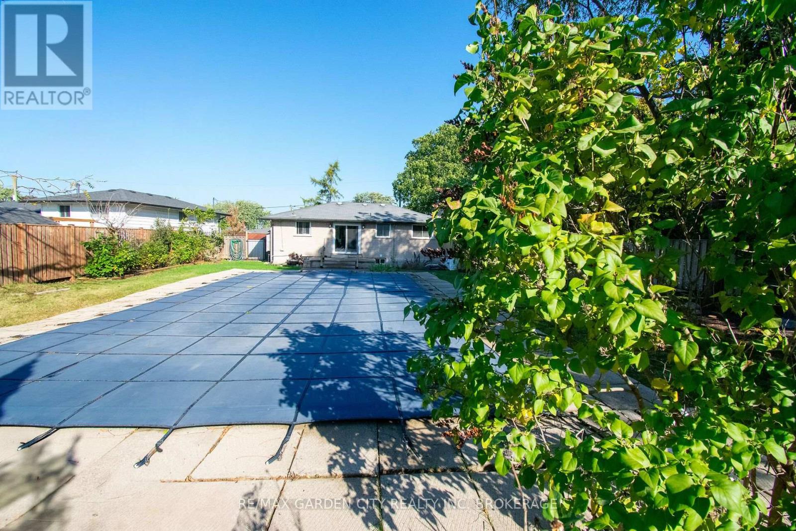 15 KAREN CRESCENT - 47