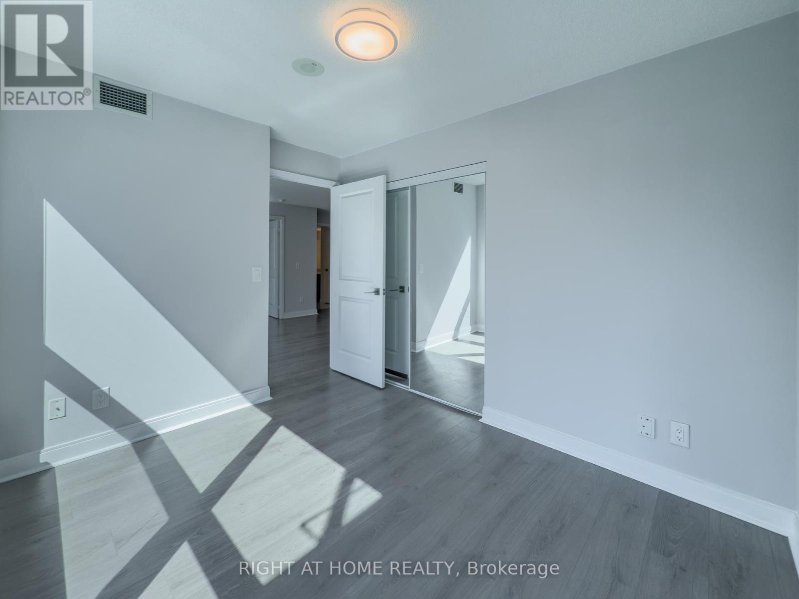 1 Scott Street — photo 16