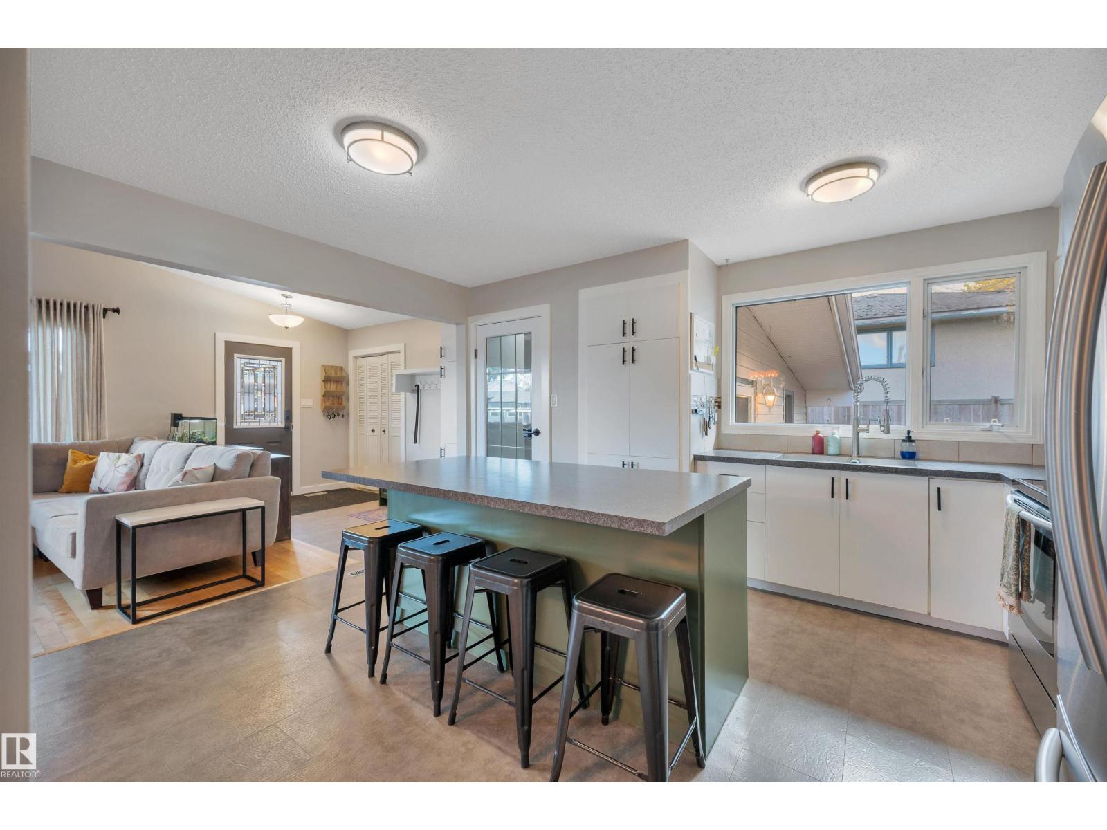 132 Garland Crescent, photo 13