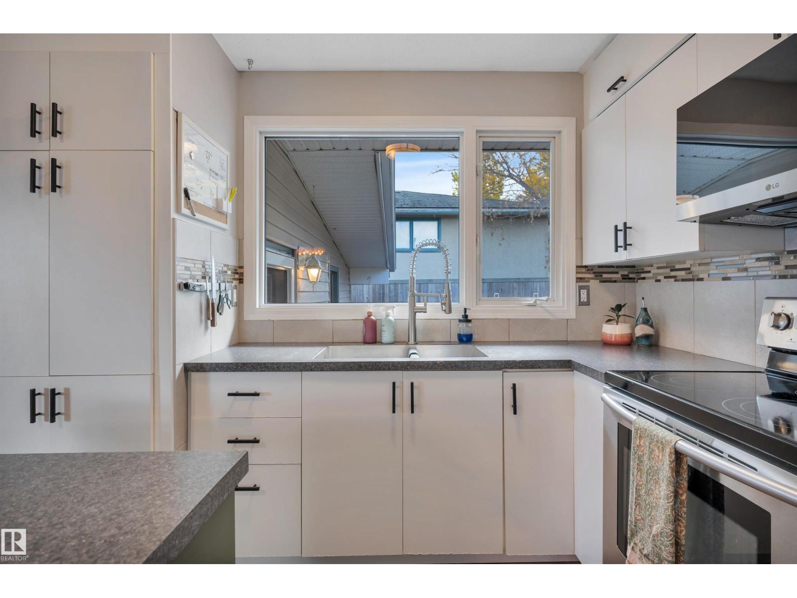 132 Garland Crescent, photo 17