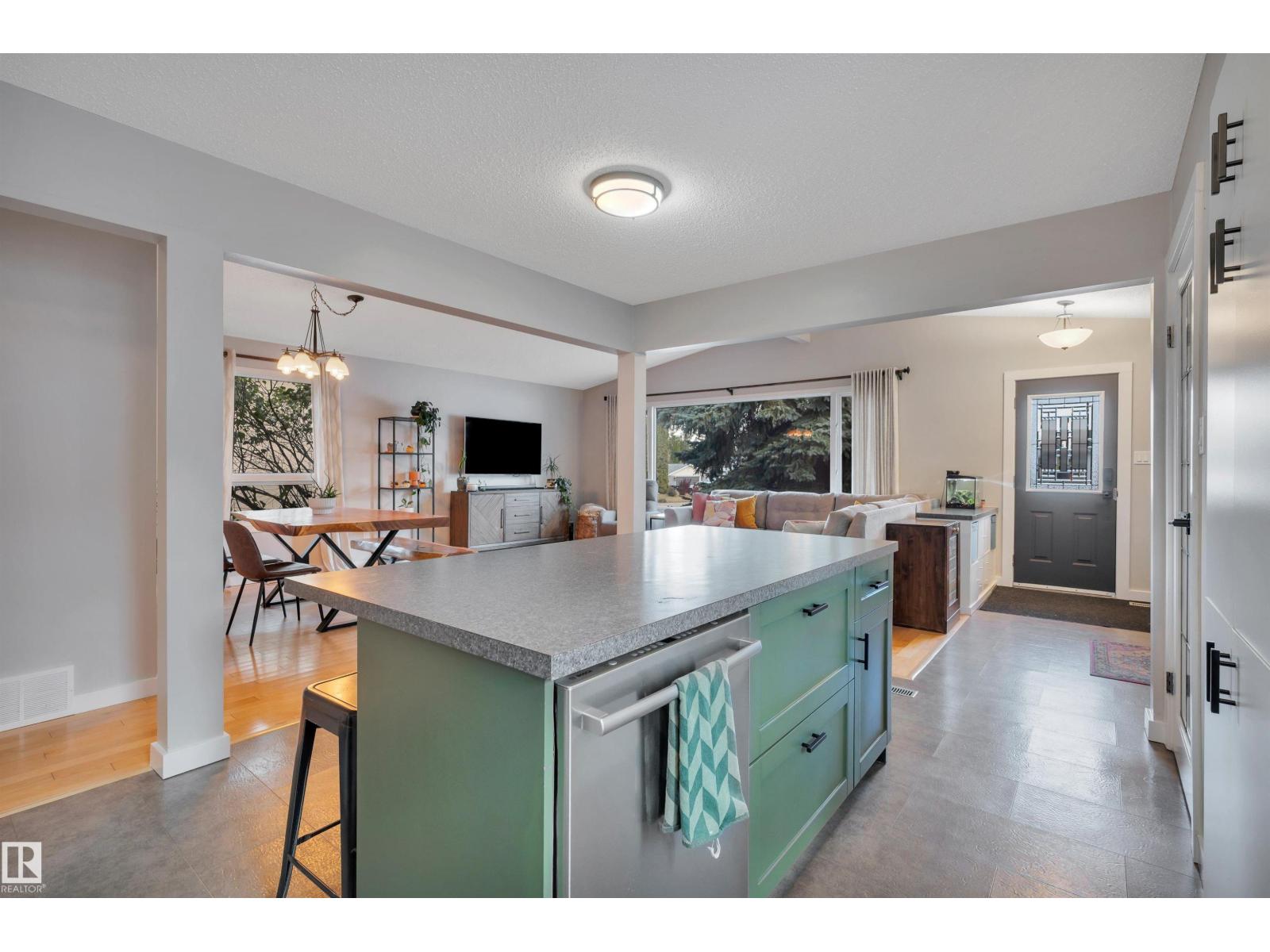 132 Garland Crescent, photo 18