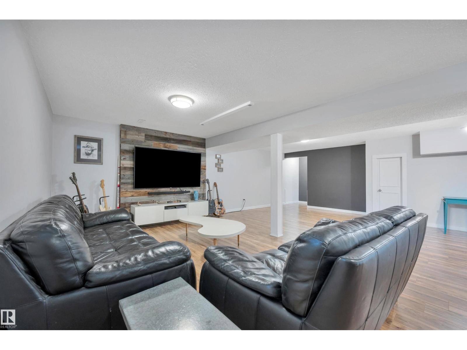 132 Garland Crescent, photo 31