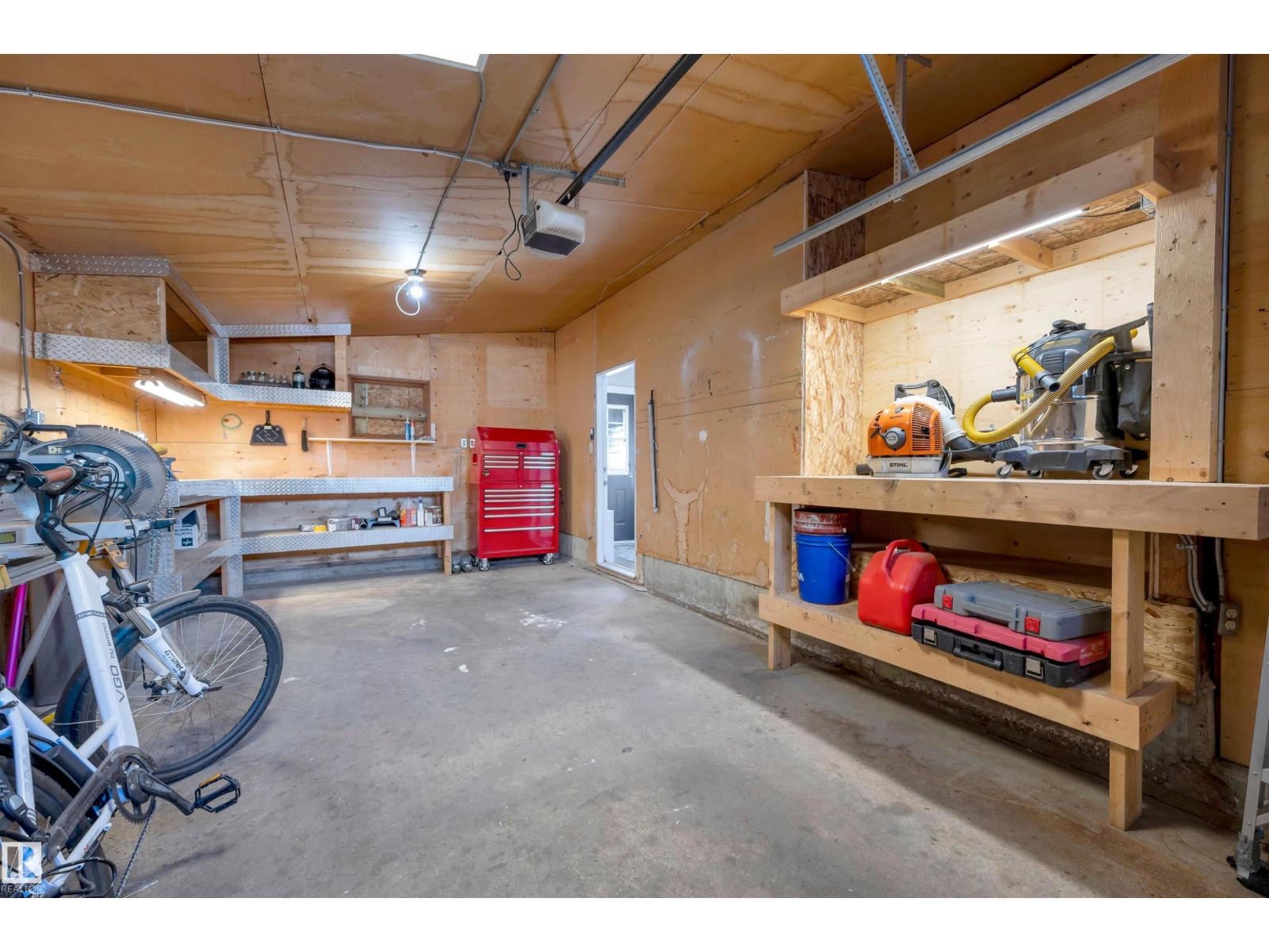 132 Garland Crescent, photo 40
