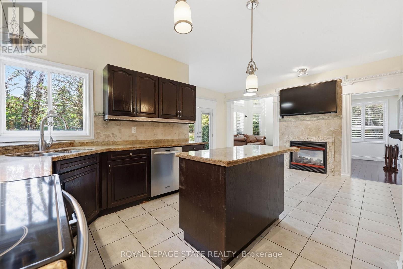 62 ANDERSON COURT - 21